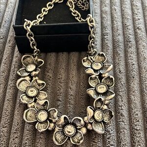 Vintage Floral Statement Necklace - Elegant Flower Bib Necklace